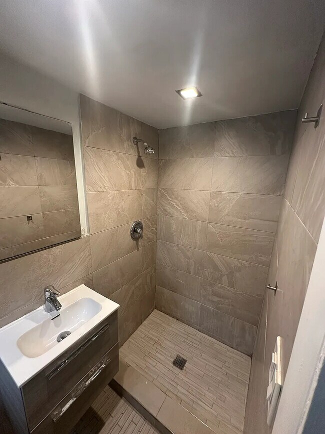 Photo - 25 NE 69th St