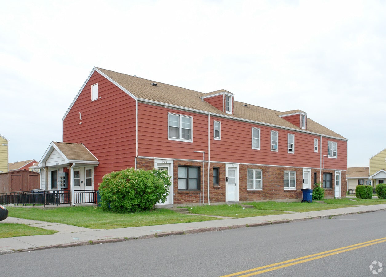LaSalle Courts - LaSalle Courts Apartments