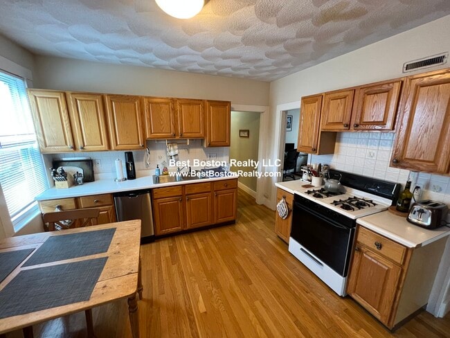 Photo - 24 Ellington Rd Unit 2