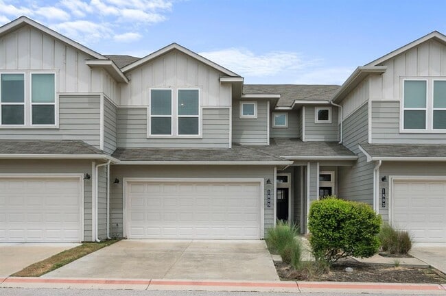 Building Photo - 1805 Roseburg Dr Unit 31