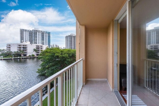 Photo - 19999 E Country Club Dr Unit 1302
