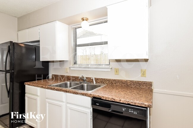 Photo - 14912 Oakwood Ln