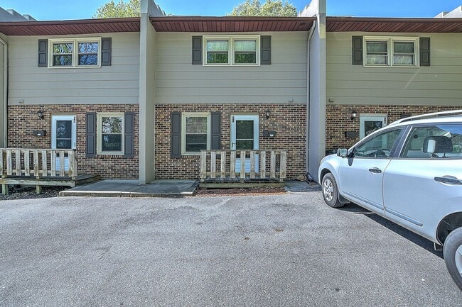 Building Photo - 409 Cypress St Unit 409 Cypress St #15 Rental