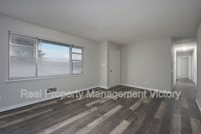 Photo - 1216 Huffman Rd