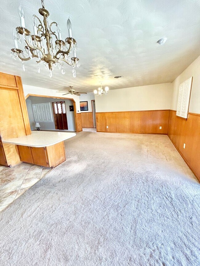 Photo - 3 bed 2 bath near the west loop Now available