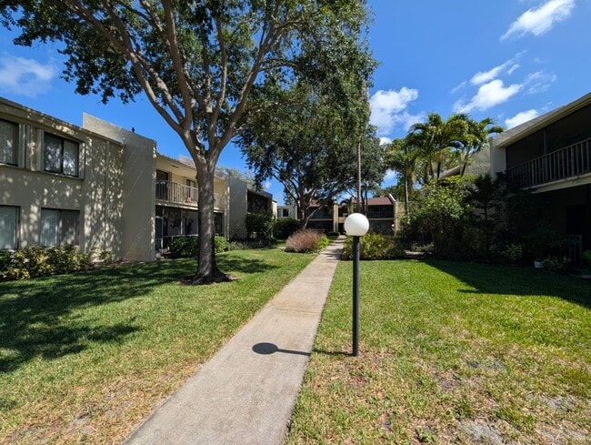 Photo - 150 Pineview Rd Unit Apt E6