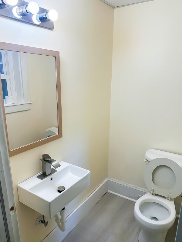 Photo - 720 W Market St Unidad 1