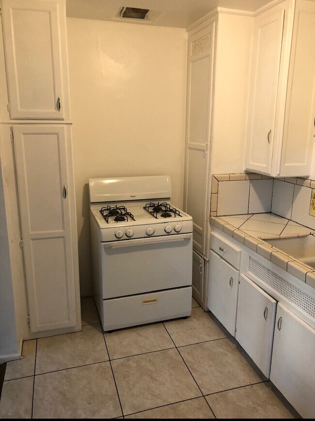 875 N Hoover St Unit 875