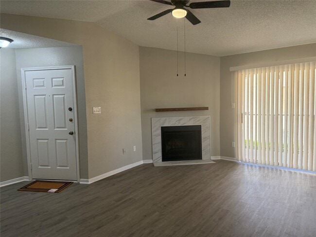 Building Photo - 2121 Hepburn St Unit 616