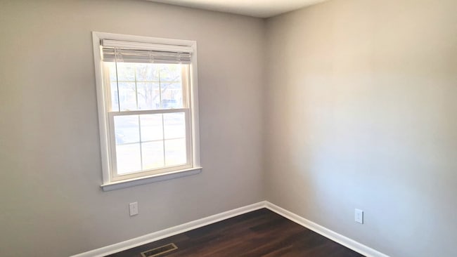 Photo - 103 Murchison Dr