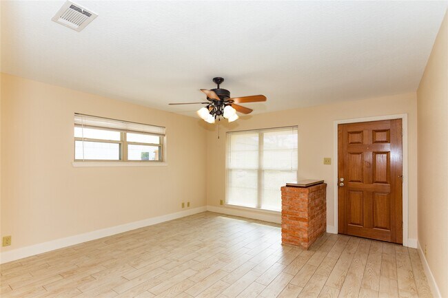 Photo - 9714 Cedardale Dr