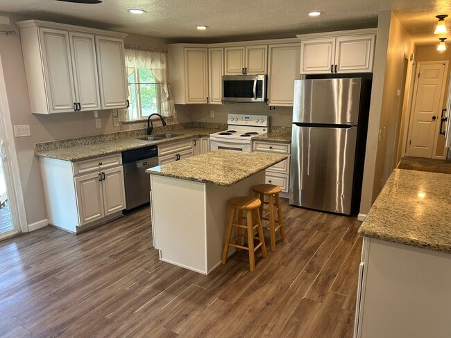 Photo - 368 Weaver Ln