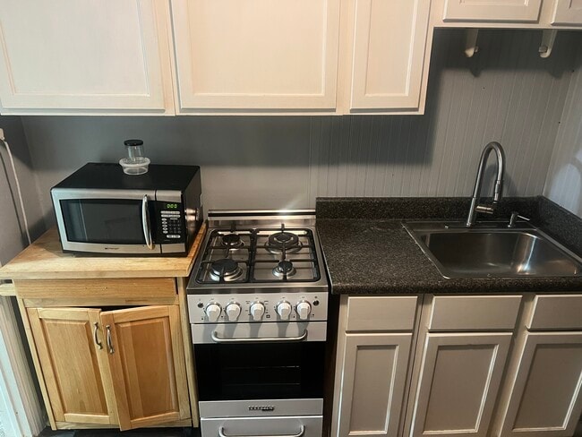 New stove - 1377 Scott Blvd