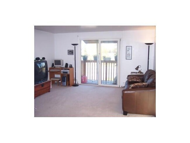 Photo - 2213 Lathrop St