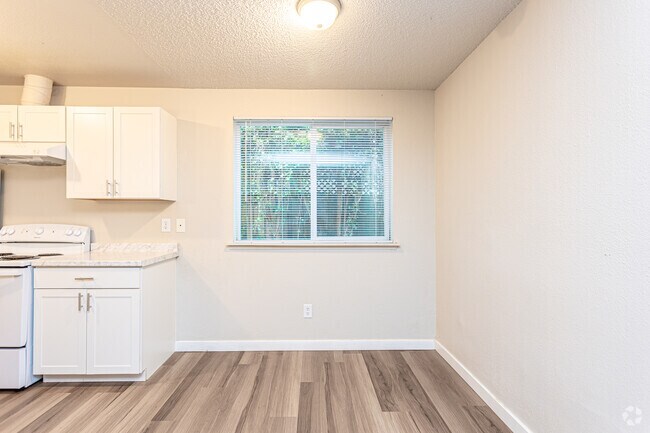 2BR, 1BA - 730SF - Whispering Firs