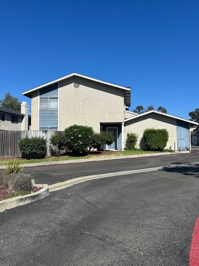 Photo - Recently Refreshed 3 Bedroom 2.5 Bath  2 Story condo with 2 Car Garage