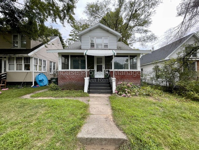 Building Photo - 839 W Larch Ave