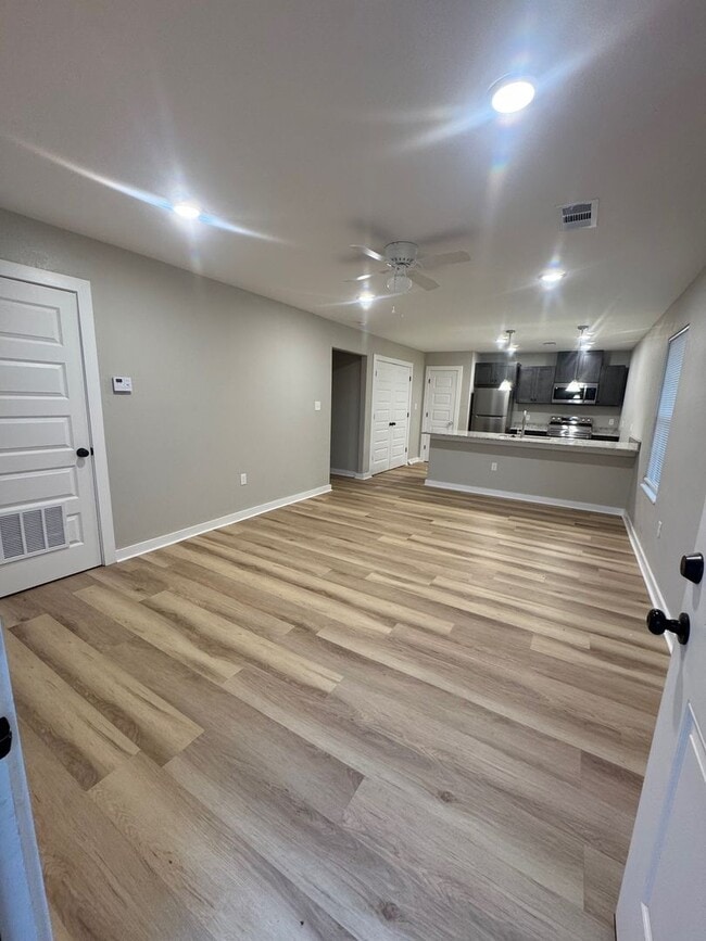 Building Photo - Hogan Homes LLC Unit 3802A