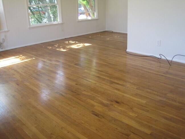 white oak hardwood floors - 842 Euclid Ave