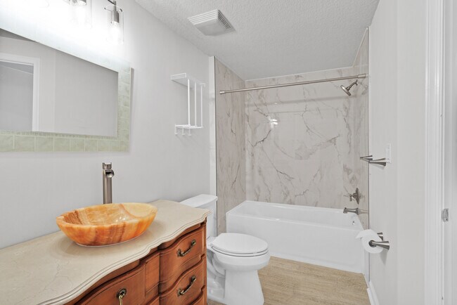 Baño principal - 5095 Fairways Cir Unidad 5095 Fairways Circle