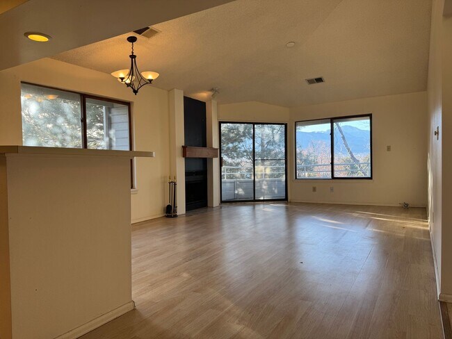 Photo - Adorable 2 Bedroom Condo w/Mountain Views!