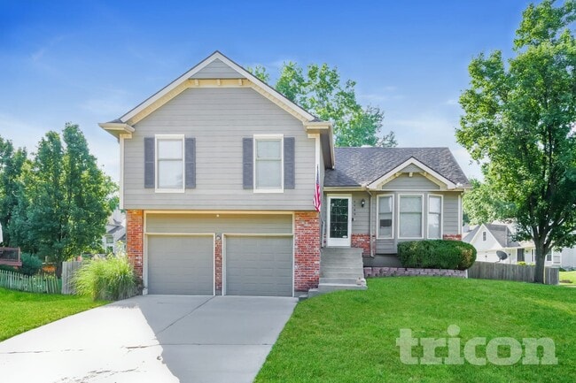 Building Photo - 6449 Roundtree St