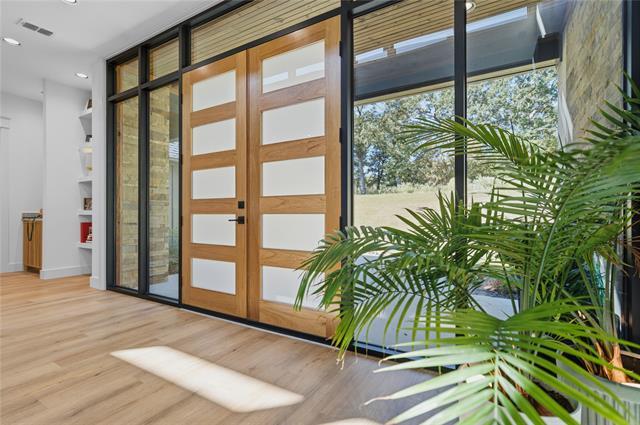 Photo - 8701 Zebra Crossing