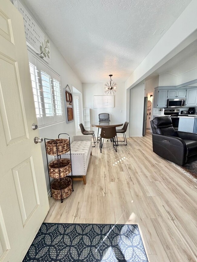 1150 W Red Hills Pkwy