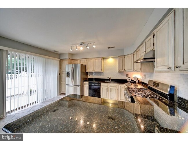 Photo - 406 Pebble Creek Ct