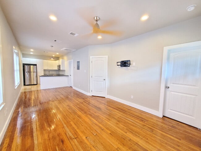 Photo - Modern 2-Bed / 2-Bath in Dignowity Hill with Off-Street Parking Unidad A