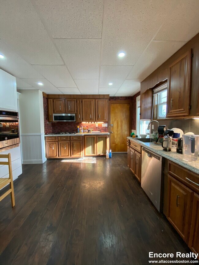 Building Photo - 200 Commonwealth Ave Unit 1