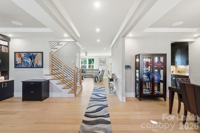 5225 Glenwalk Dr