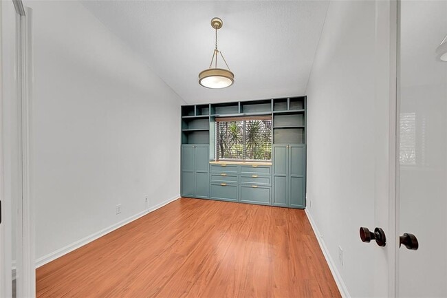 Photo - 1002 NW 105th Way