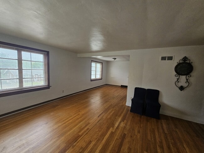 Photo - 7004 Glenmore Ave
