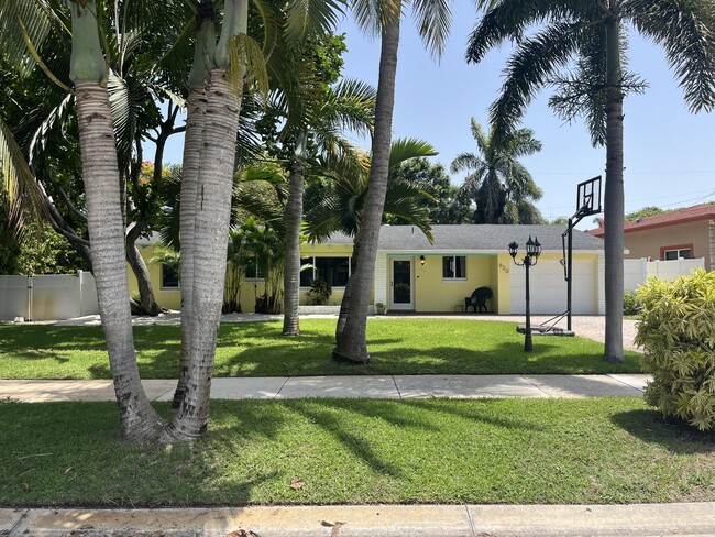 Photo - 620 NE 9th Ave