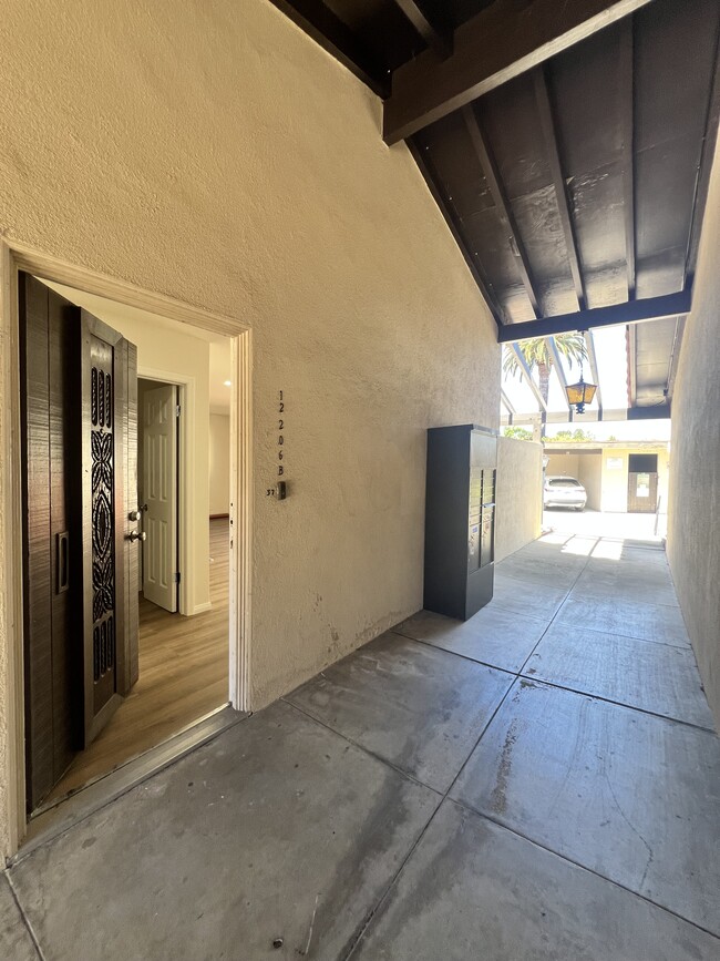 Building Photo - 12206 Rancho Bernardo Rd Unit B