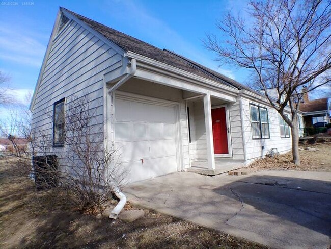 Photo - Cozy 3 bedrooms and 1 bath with vanity off S Crystal Ave in sought area off W 23rd St Independenc...