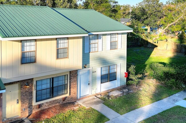 2 Bedroom Townhouse with Views of County P... - 2 Bedroom Townhouse with Views of County P...