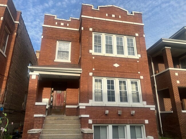 Building Photo - 2231 N Latrobe Ave