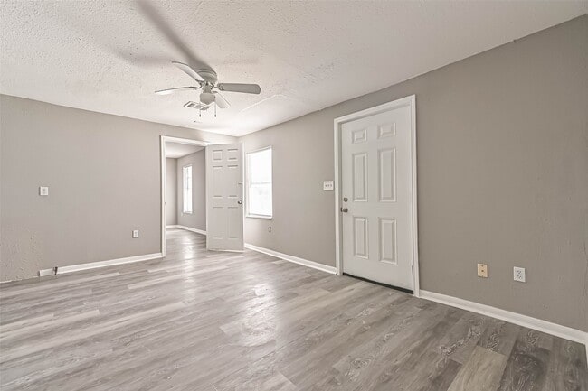 Building Photo - 9839 Racine St Unit 1/2 Rental