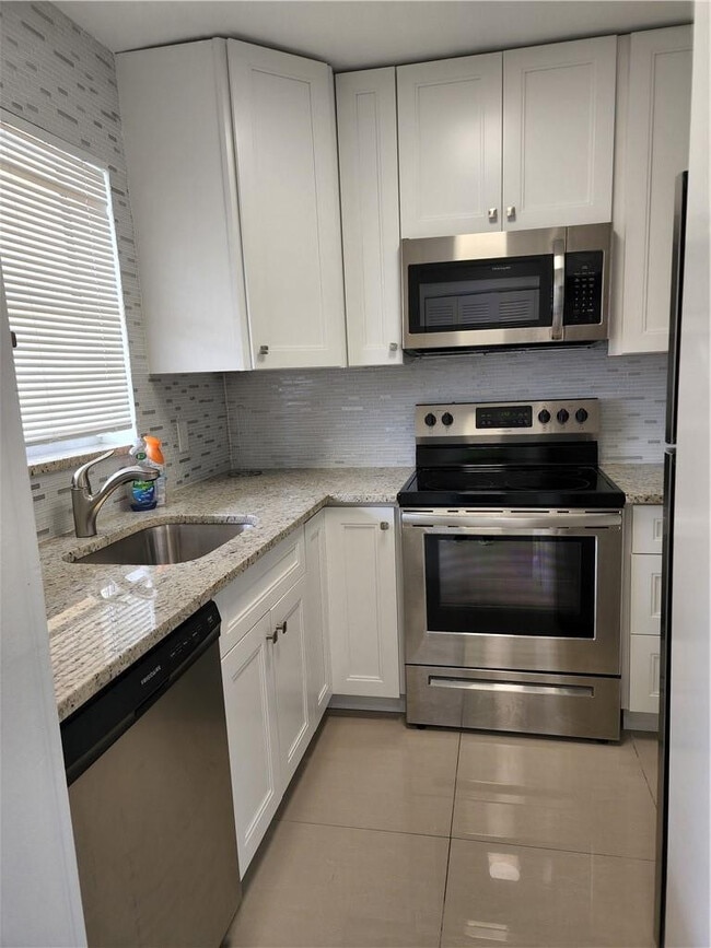 Building Photo - 9911 Sandalfoot Blvd Unit 101