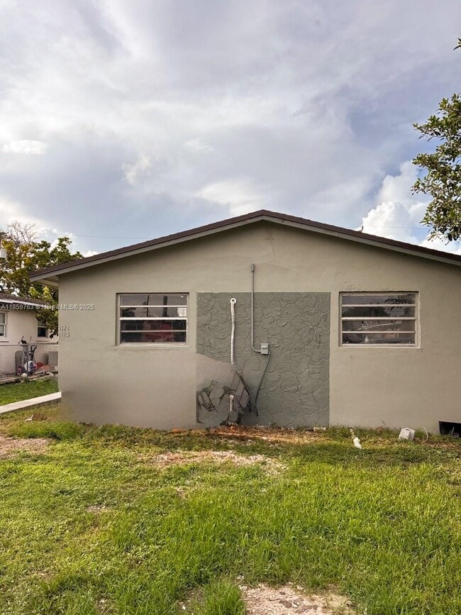 Building Photo - 1121 NW 11th St Rental
