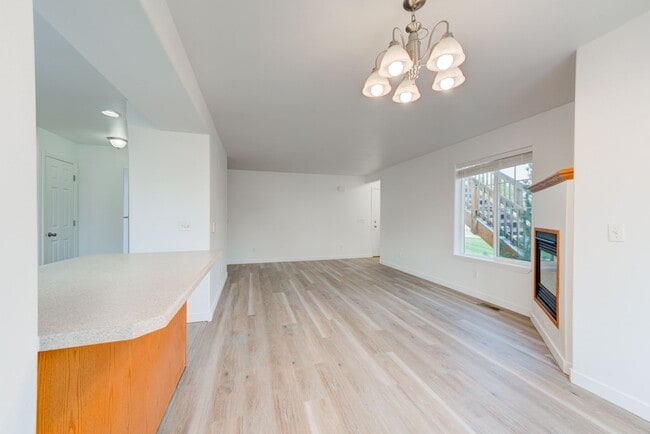 Building Photo - 3 Bed 2 Bath Unit D