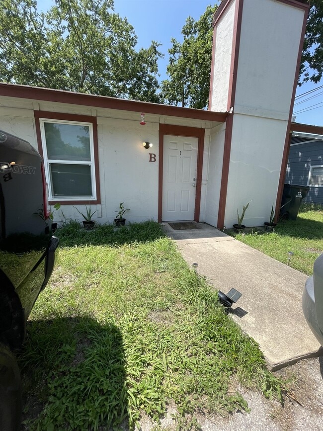 Building Photo - 656 Mill St