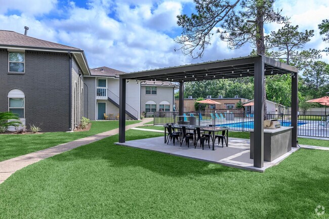 Patio / Grill - Hollister Apartments