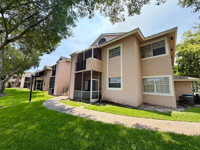 Building Photo - 641 Cypress Lake Blvd Unit P