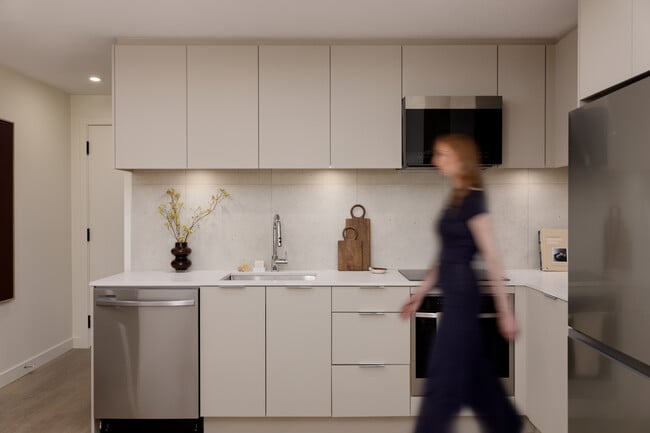 Building Photo - REN