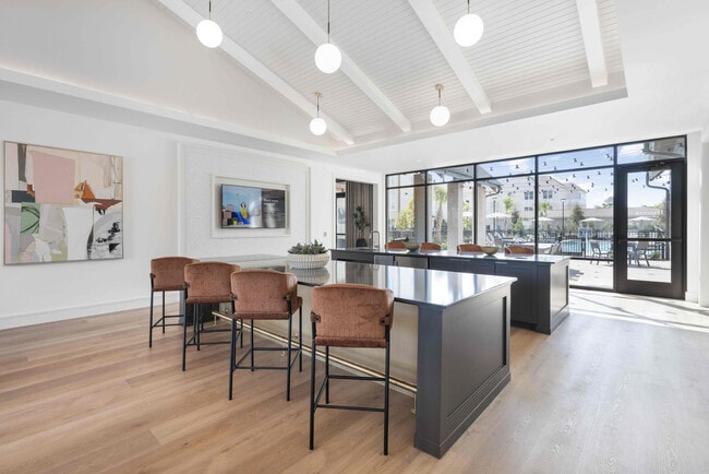 Photo - Hanover Lakemont