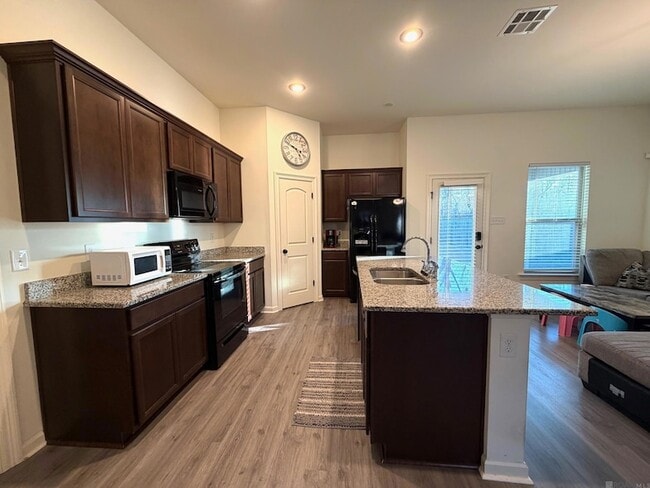 Photo - 40087 Trace Ave