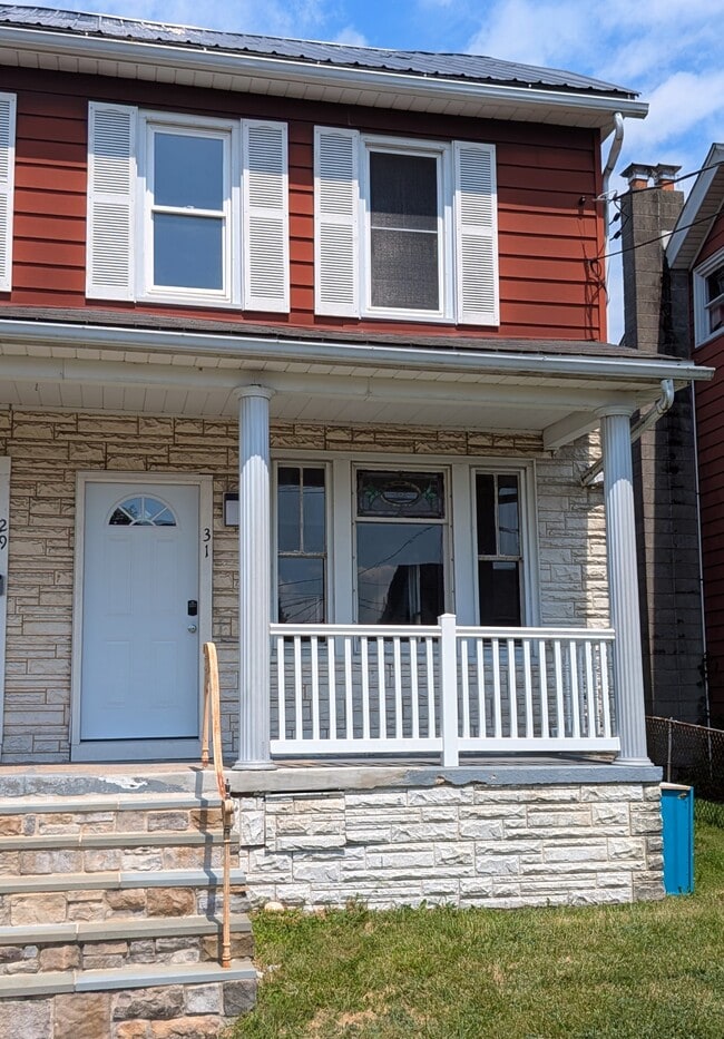 Building Photo - 31 2nd St Rental